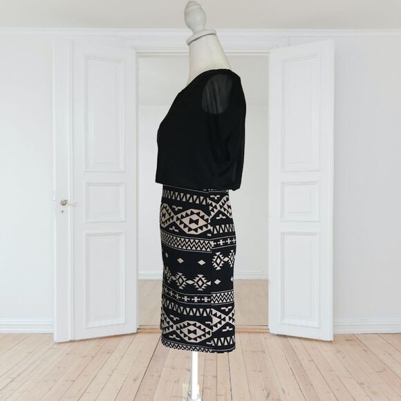 French Atmosphere Short Dress Black/Tan Geometric Pattern Size Small - Picture 5 of 6